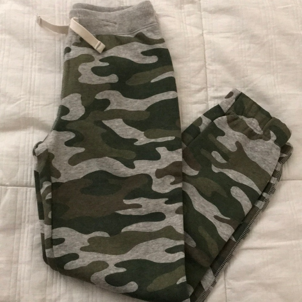 🚫SOLD NWOT Carter’s camo sweatpants size 7